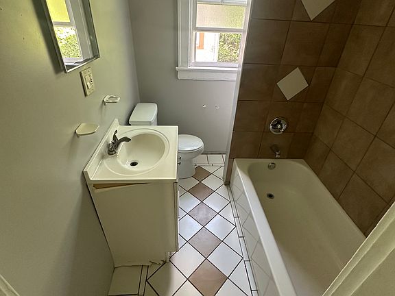 3rd image of 3835 Vine St APT 2
