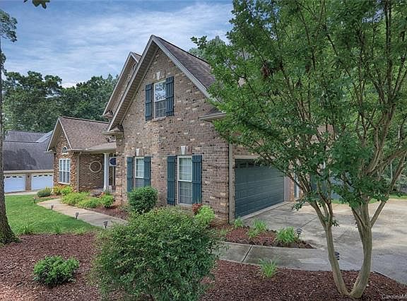 2nd image of 128 English Ivy Ln