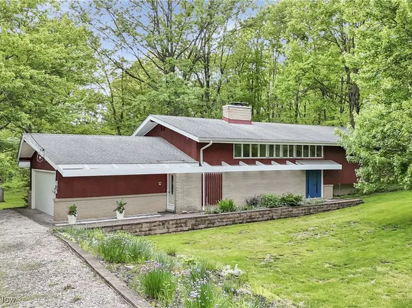 7130 Chestnut Dr, Walton Hills, OH 44146