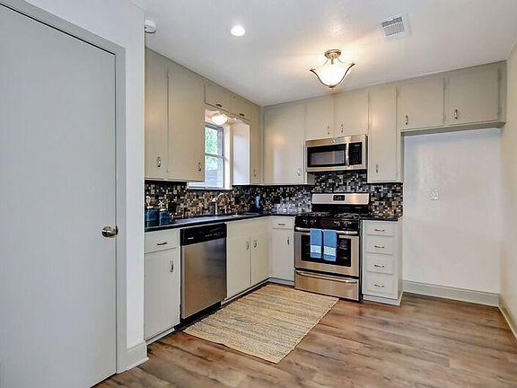 3rd image of 1102 N Brents Ave