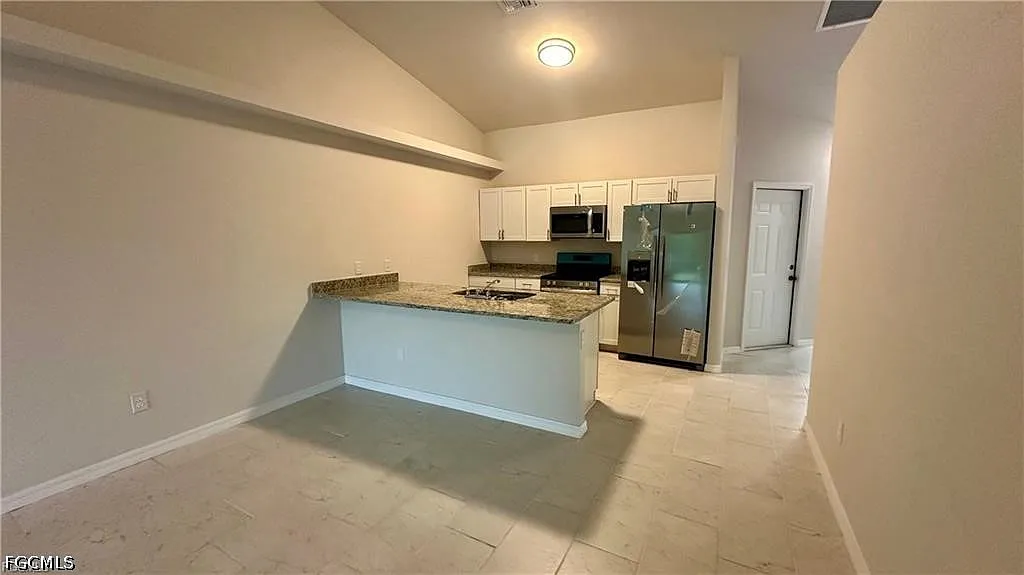 526 NE 25th Ave — Photo 3