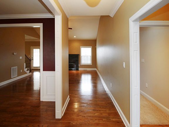 5th image of 306 Kempton Ln