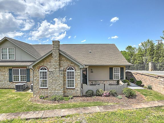 4th image of 1410 Fountain Ln