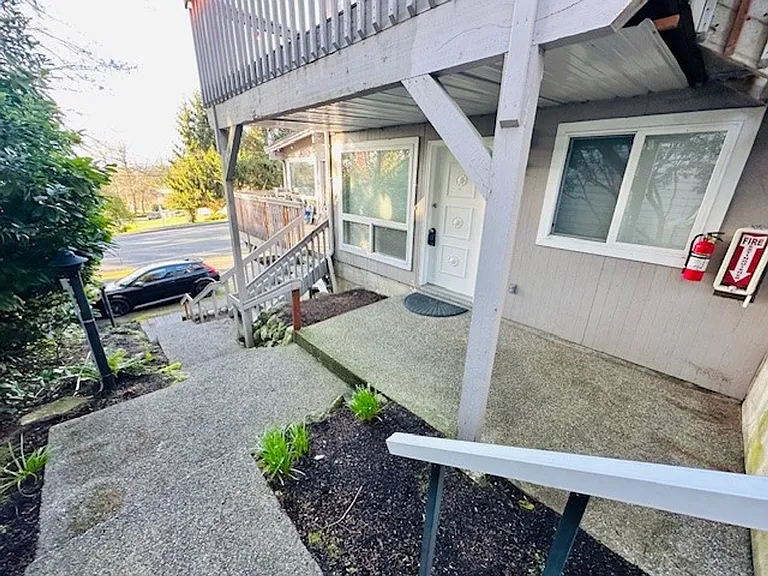 11211 NE 68th Street — Photo 19