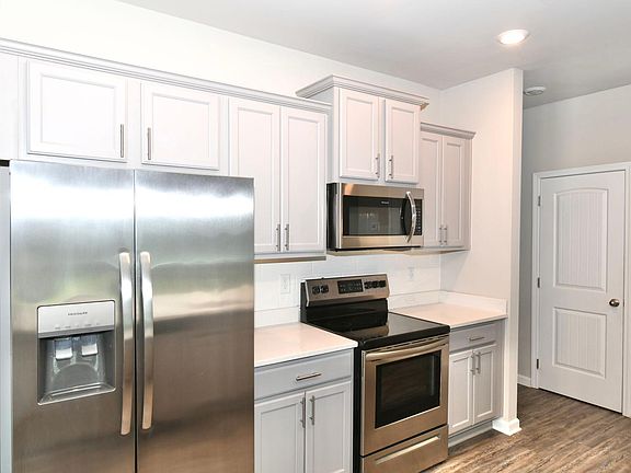 5th image of 276 Turner Ln