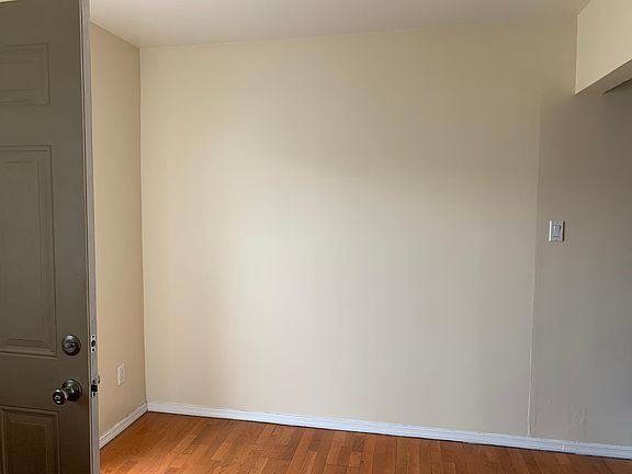 5th image of 3329 Athol St