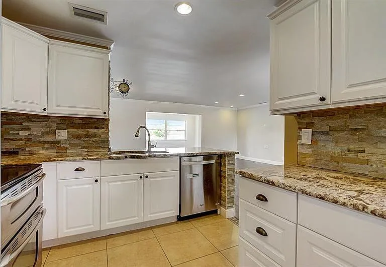 9387 Richmond Cir — Photo 3