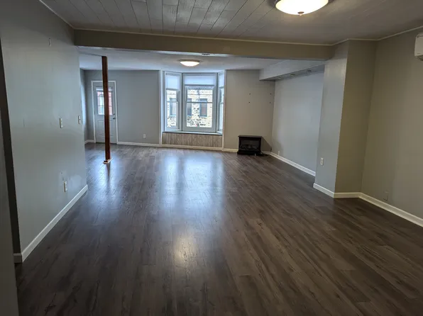 274 1/2 Main St #2, Lansing, IA 52151