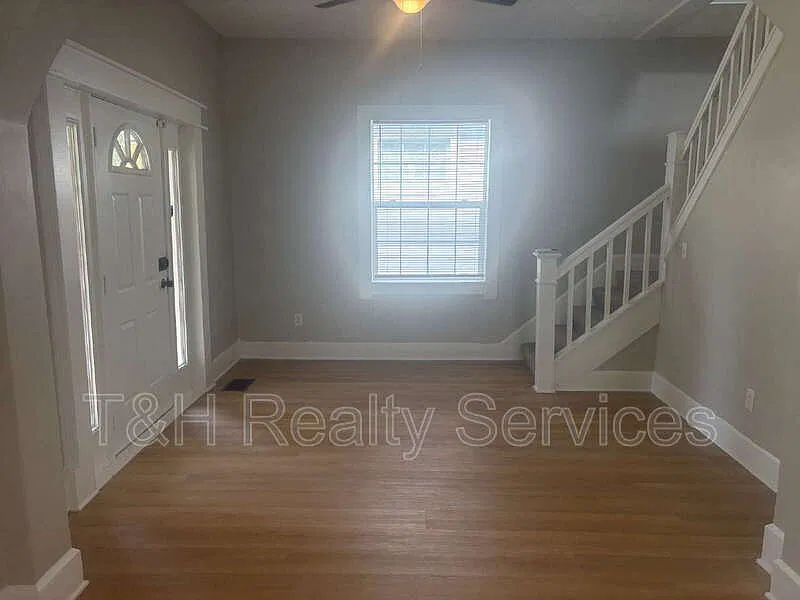 3 bed, 2.0 bath, 1370 sqft, $1,450 — Photo 4