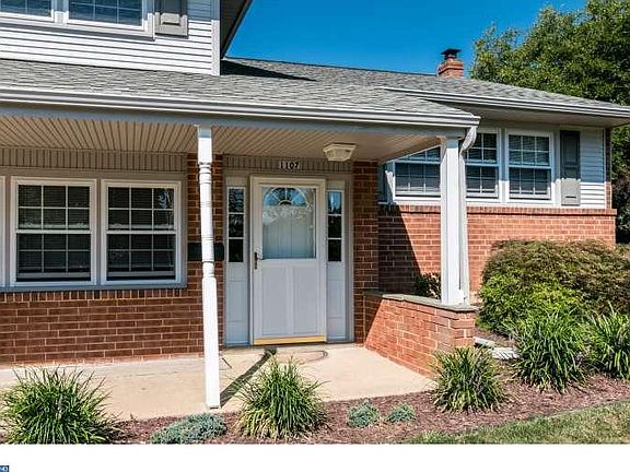 2nd image of 1107 Bardell Dr