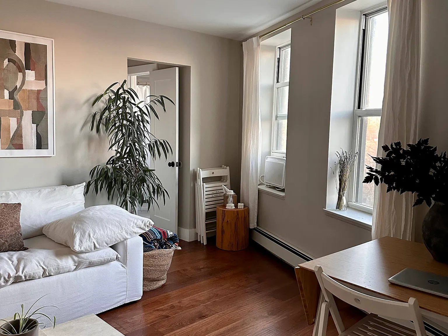 2 bed, 665 sqft, $2,400 — Photo 2
