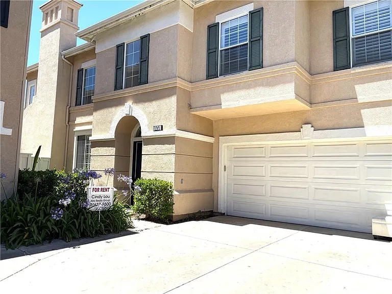 130 Melrose Dr — Photo 2