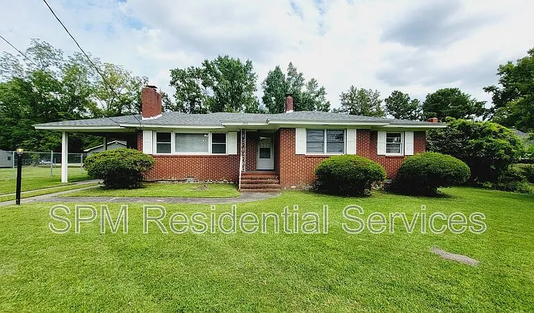 2512 Castle Hayne Rd — Photo 1