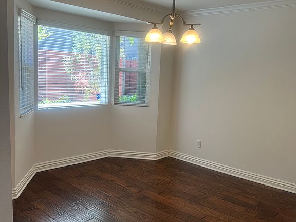 5th image of 14911 Moorpark St APT 3