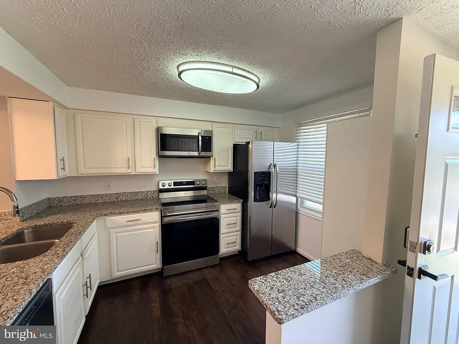 2 bed, 1.5 bath, 1400 sqft, $2,500 — Photo 4