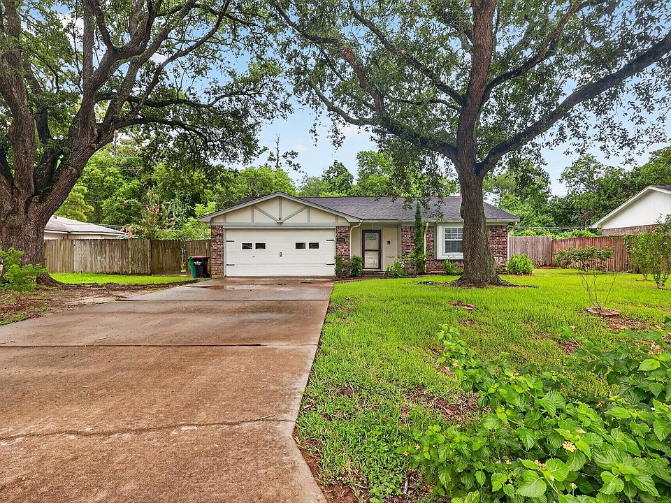 1st image of 9915 Forest Hollow Dr