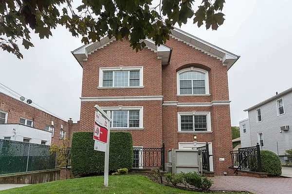 Sold by Keller Williams Realty Landmark | media 34