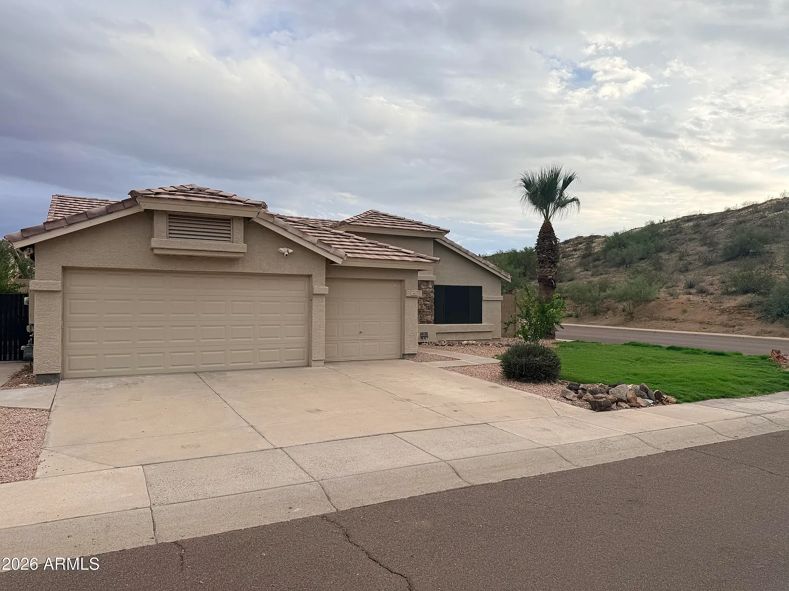 4 bed, 2.0 bath, 1945 sqft, $3,100 — Photo 3