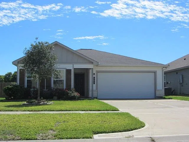 3 bed, 2.0 bath, 1449 sqft, $2,200 — Photo 1