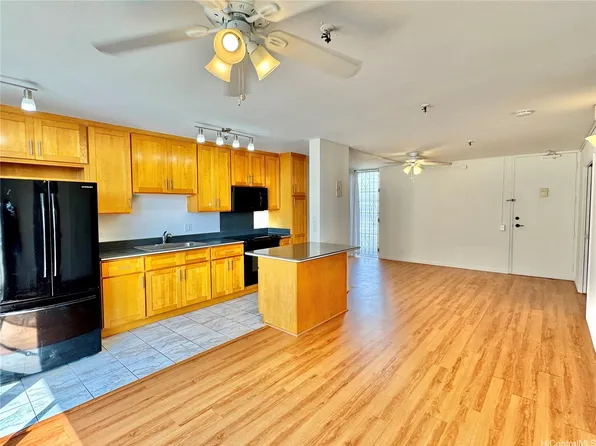 1226 Alexander St APT 1502, Honolulu, HI 96826