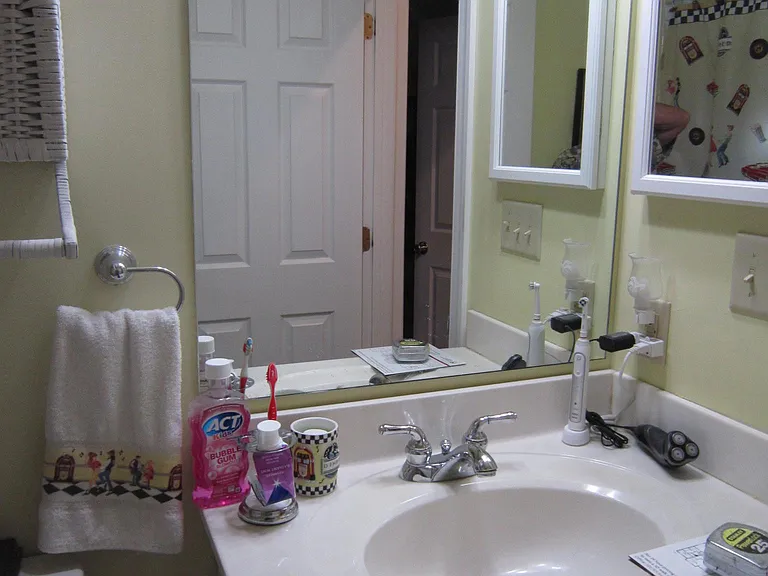 1st floor Hall Bath