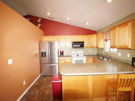 5th image of 3335 E Pinnacle Dr