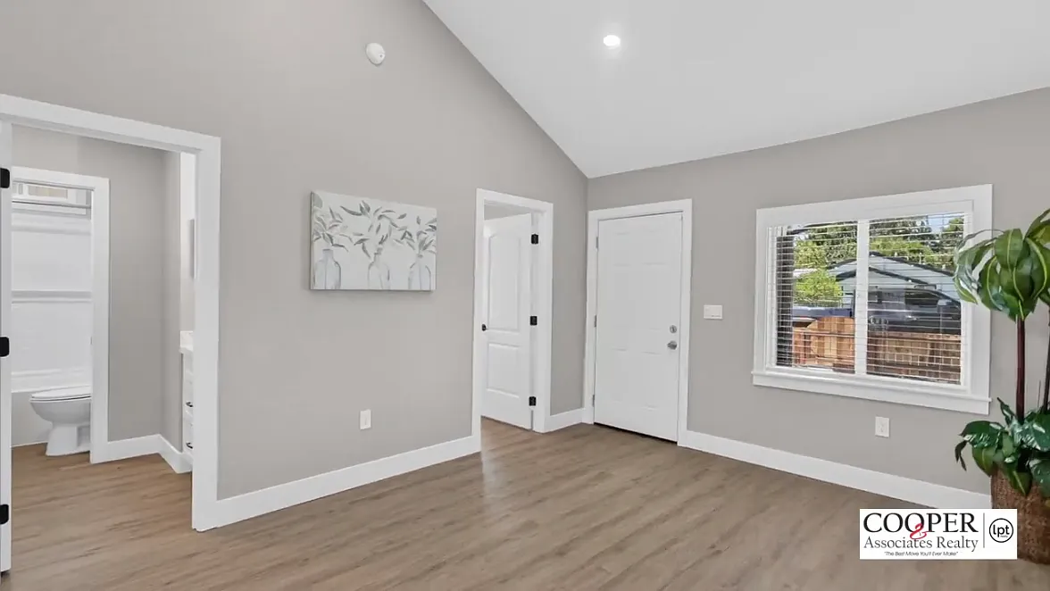 2 bed, 672 sqft, $2,600 — Photo 3