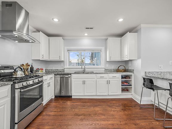2nd image of 106 S Nash St