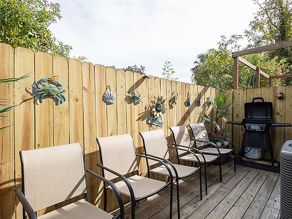 You are welcome to barbeque and socialize with 10 guests while enjoying this private patio.