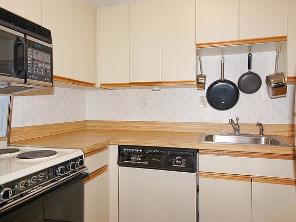 4th image of 90 Quincy Shore Dr APT 609