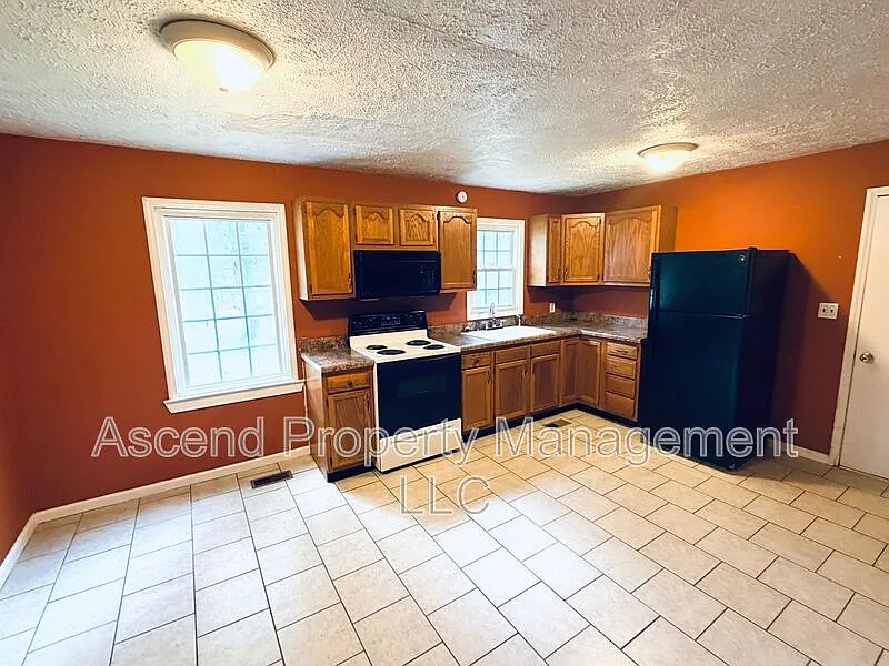 2 bed, 1.0 bath, $1,450 — Photo 3