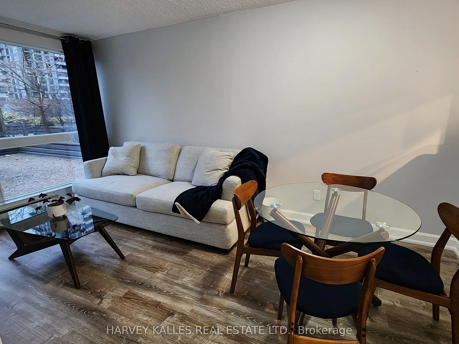 Broadway Plaza Condominiums — Photo 3