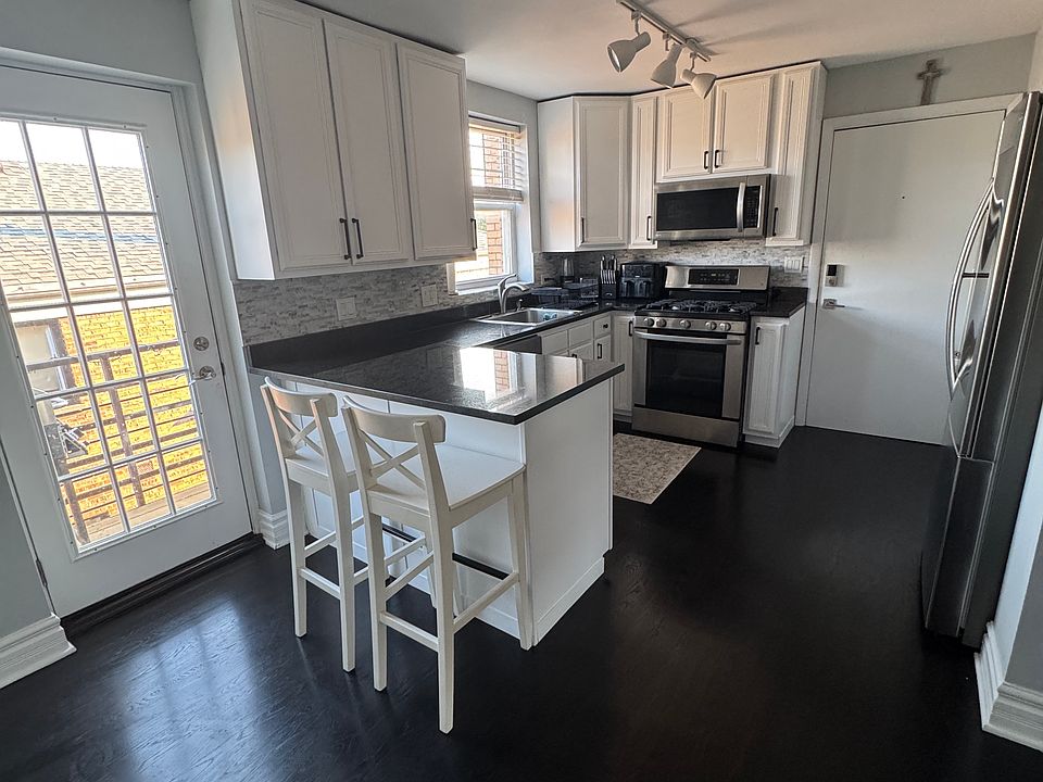 1st image of 6046 N Francisco Ave APT 3E