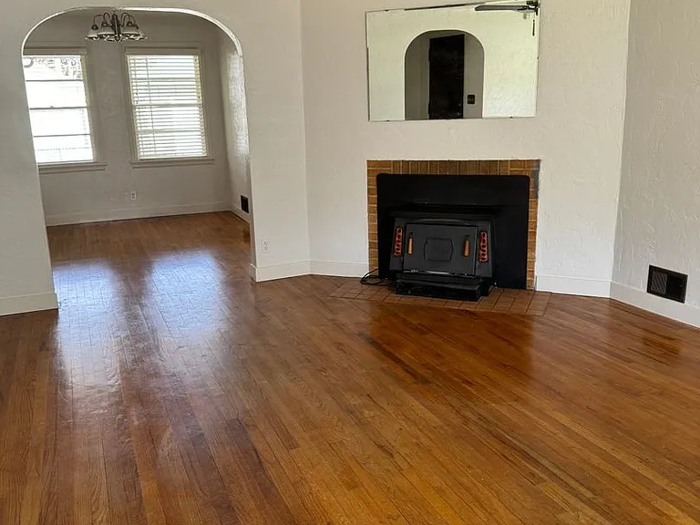 1533 Melrose St — Photo 2