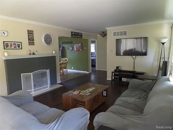 3rd image of 6452 Garden Dr
