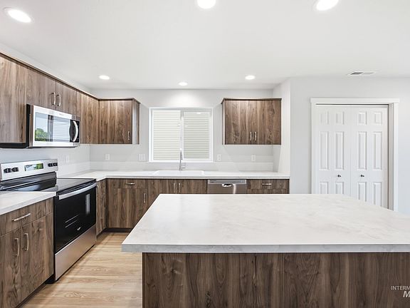 4th image of 1391 Sunday River St