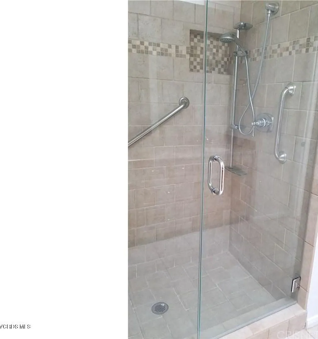 Bright And Beautiful 3 Bedroom + 3 Bathroom Home Agoura Hills Home — Photo 4