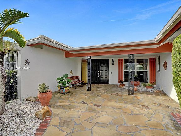 4th image of 4400 King Palm Dr