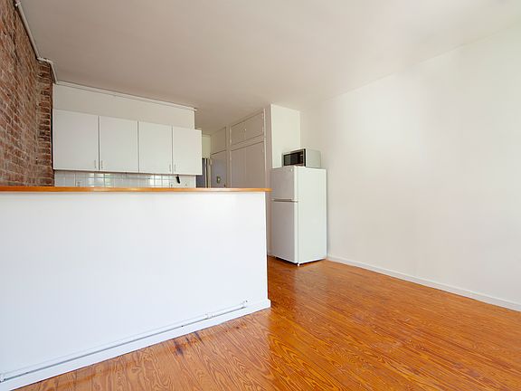 3rd image of 52 E 7th St #16