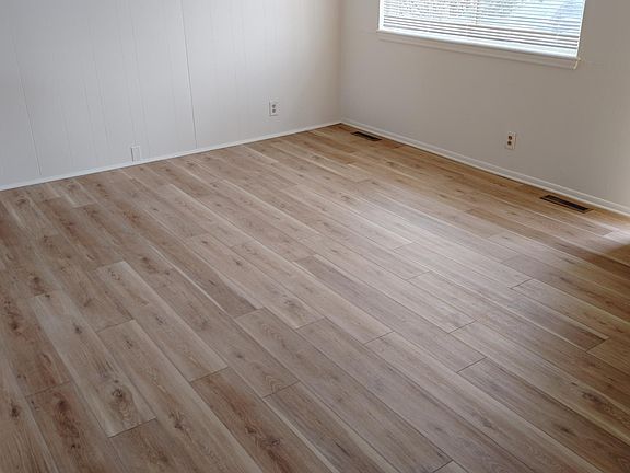 3rd image of 740 33rd St