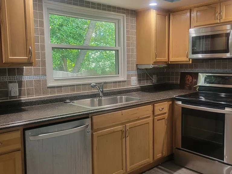 512 S Kings Point Rd — Photo 6