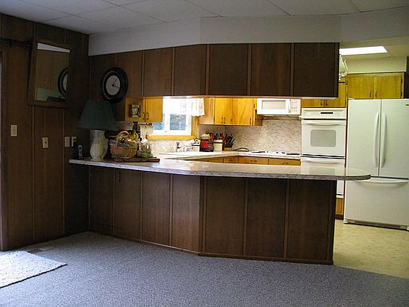 4th image of 719 W Commercial Ave