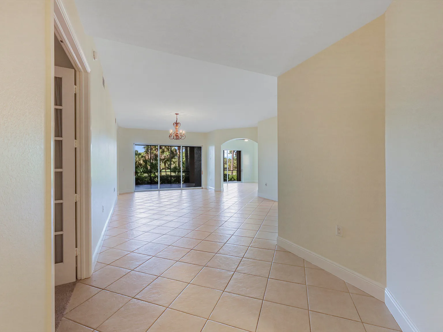 3 bed, 2408 sqft, $3,000 — Photo 3