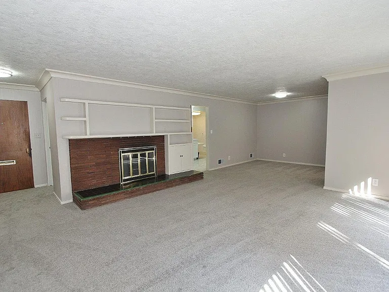 2047 N Blaine Way — Photo 5