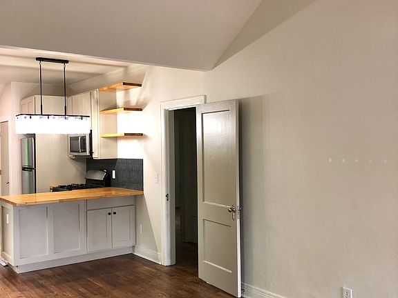 Living-room to kitchen and hallway.