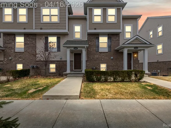 4616 Bradley Cir, Troy, MI 48085