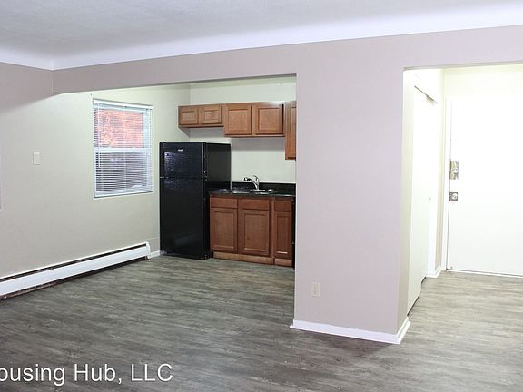 4th image of 594 Lawson Ave W APT 1