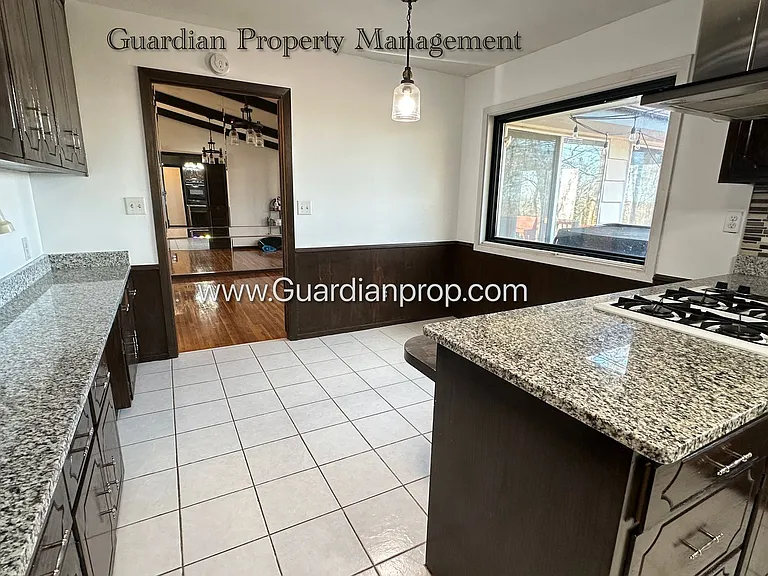 3304 Skyview Dr — Photo 9