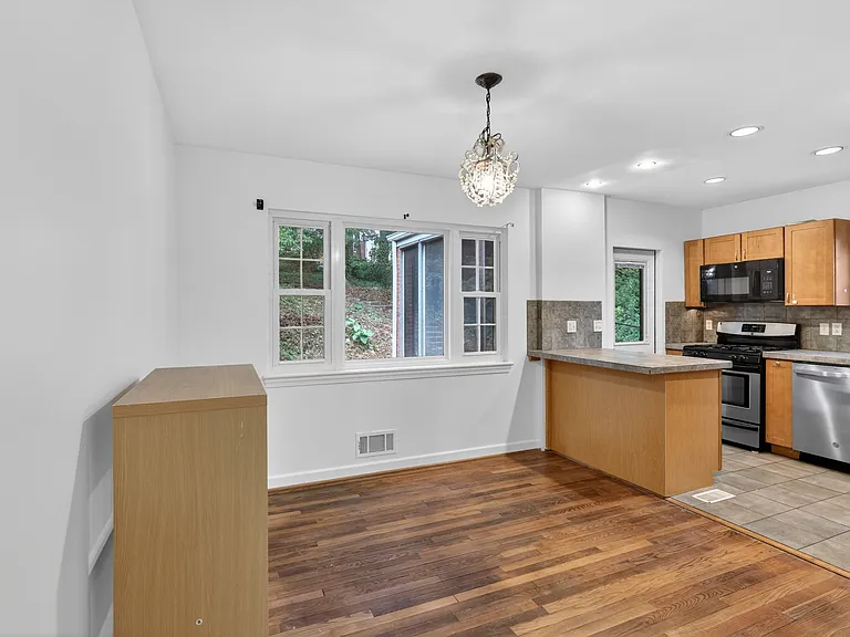 5818 Dewey St — Photo 7