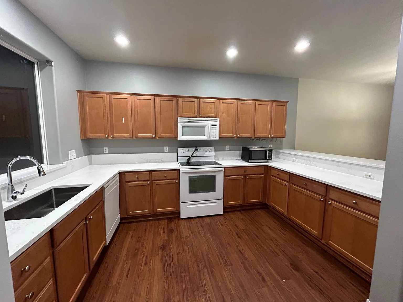 2 bed, 2.5 bath, 1487 sqft, $2,095 — Photo 3